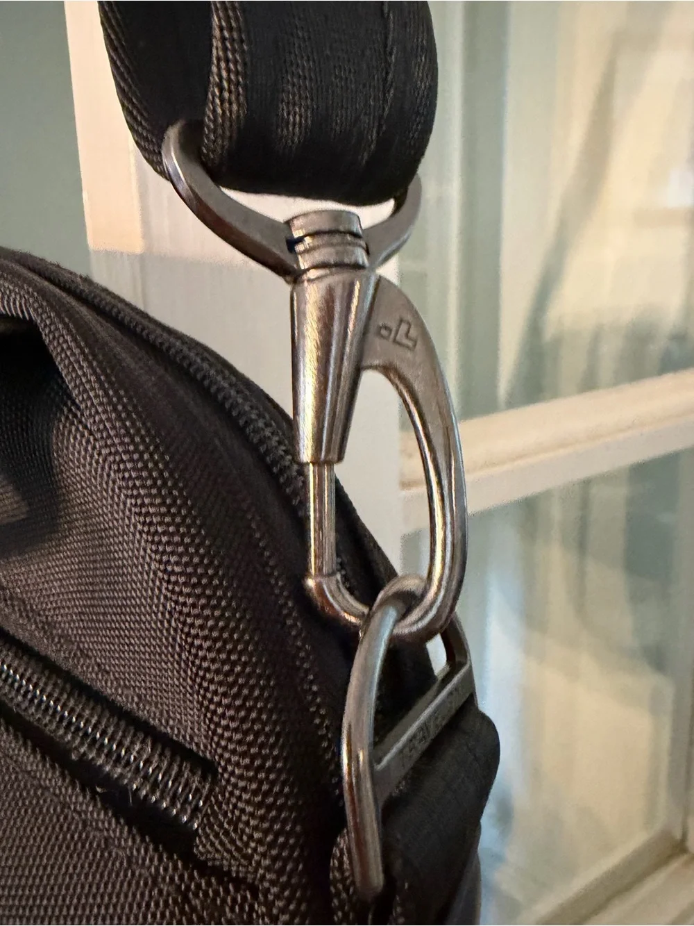 Travelon sleek black